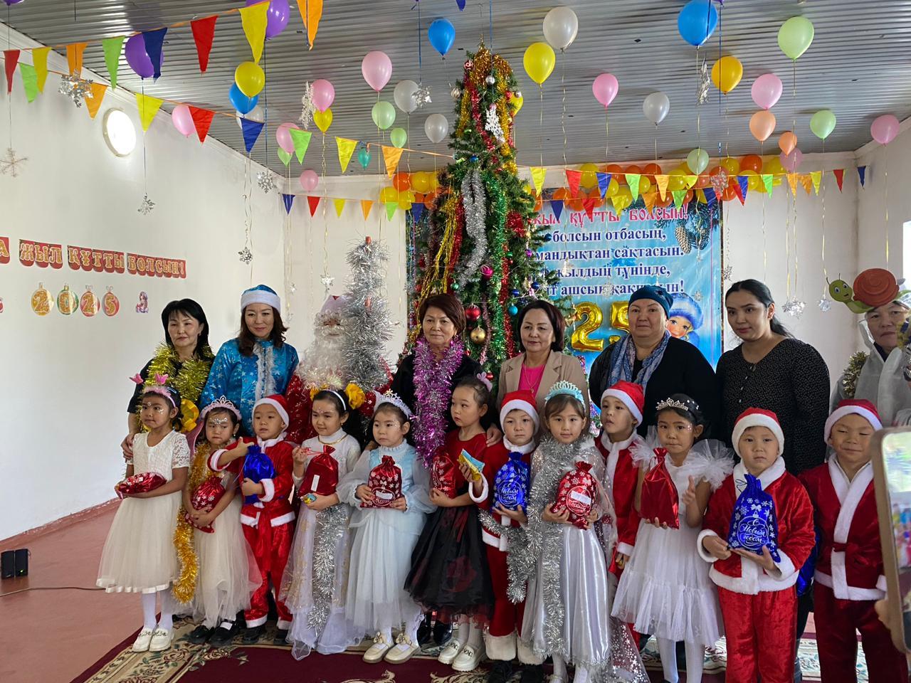 "Төрлет, төрлет Жаңа жыл"